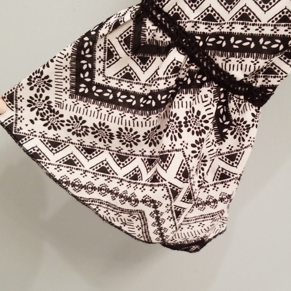 About A Girl Black and White Long Sleeve Top in L - Picture 4 of 8